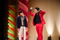 普段とはイメージの異なるスーツ姿で漫才を披露するランジャタイ。(c)ひかりTV