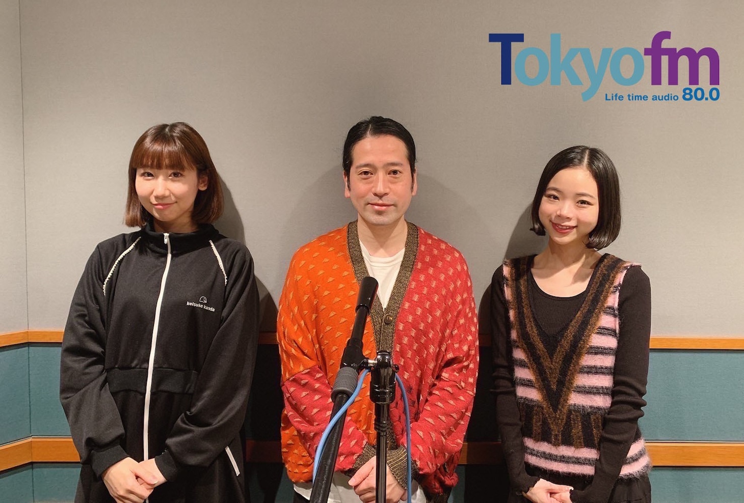 左から根本宗子、ピース又吉、趣里。