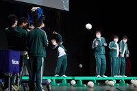 「イカゲームシュタイン！」の最初の企画「だるまさんがころんだチャレンジ」の様子。