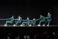 「綱引きチャレンジ」の様子。