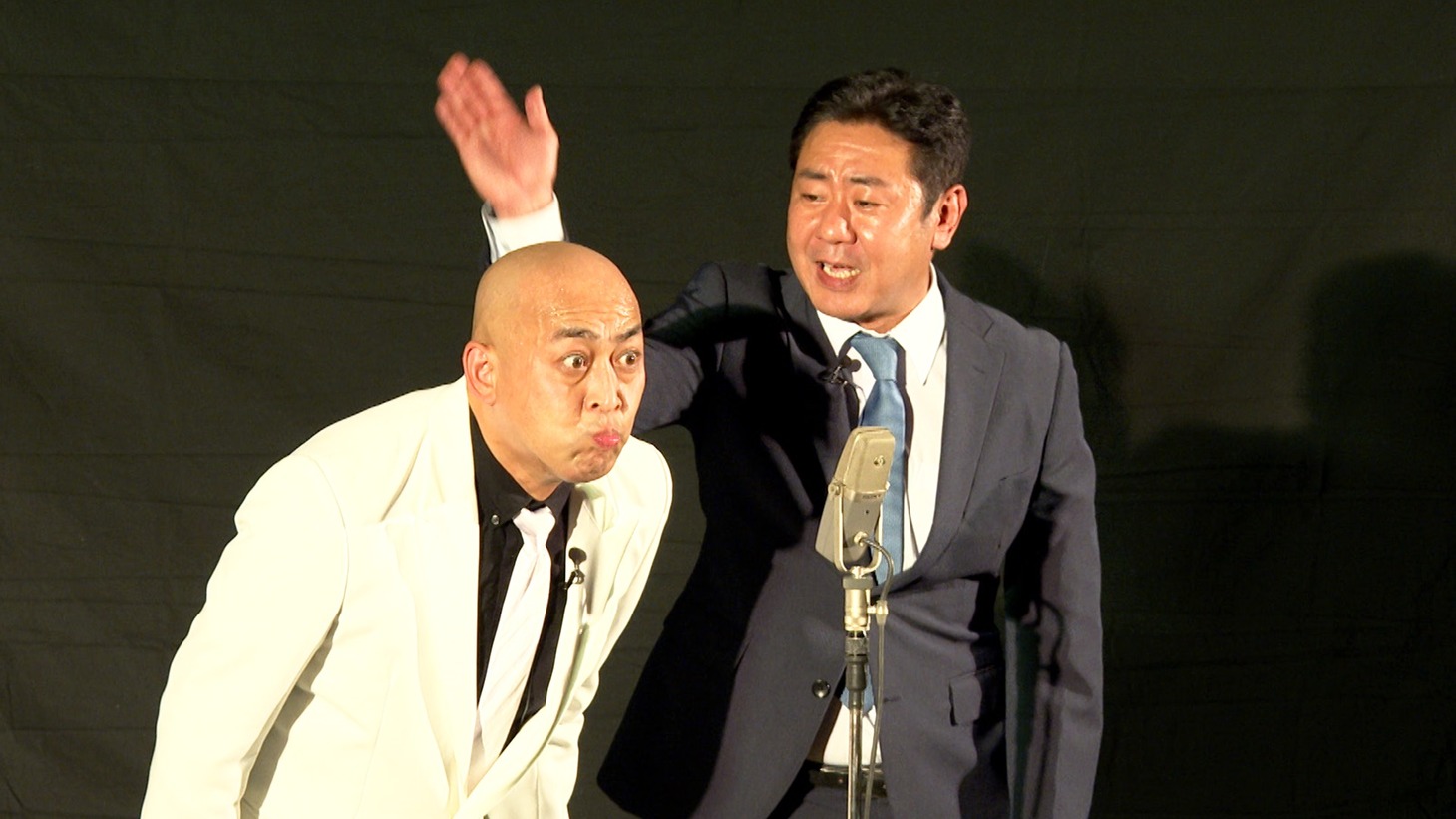 DVD「錦鯉 独演会『こんにちわ』」のワンシーン。