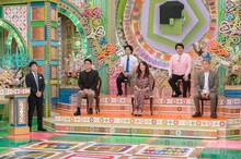 「プレバト!!」よりに出演するマヂカルラブリー（後列2人）。