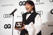 「GQ MEN OF THE YEAR 2021」で「メン・オブ・ザ・イヤー・ベスト・コメディアン賞」を受賞したゆりやんレトリィバァ。