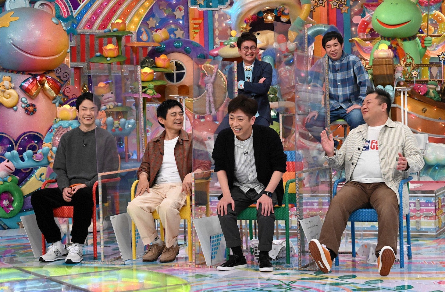 「アメトーーク！」に「家飲み楽しい芸人」として出演する（前列左から）かまいたち濱家、博多華丸、フットボールアワー後藤、ブラックマヨネーズ小杉、（後列左から）銀シャリ橋本、霜降り明星せいや。(c)テレビ朝日