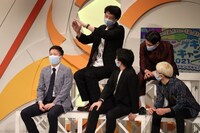 11月24日に行われた生配信の様子。