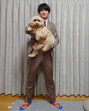 ジャルジャル福徳と愛犬・ラフちゃん。