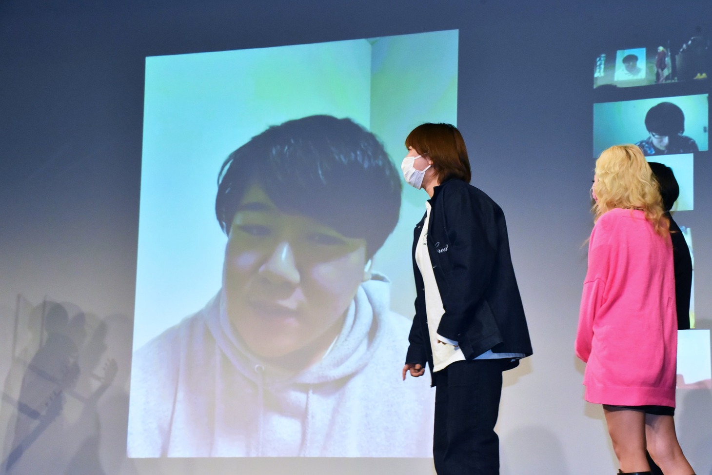 ラランド・サーヤとリモート出演する相方ニシダ。