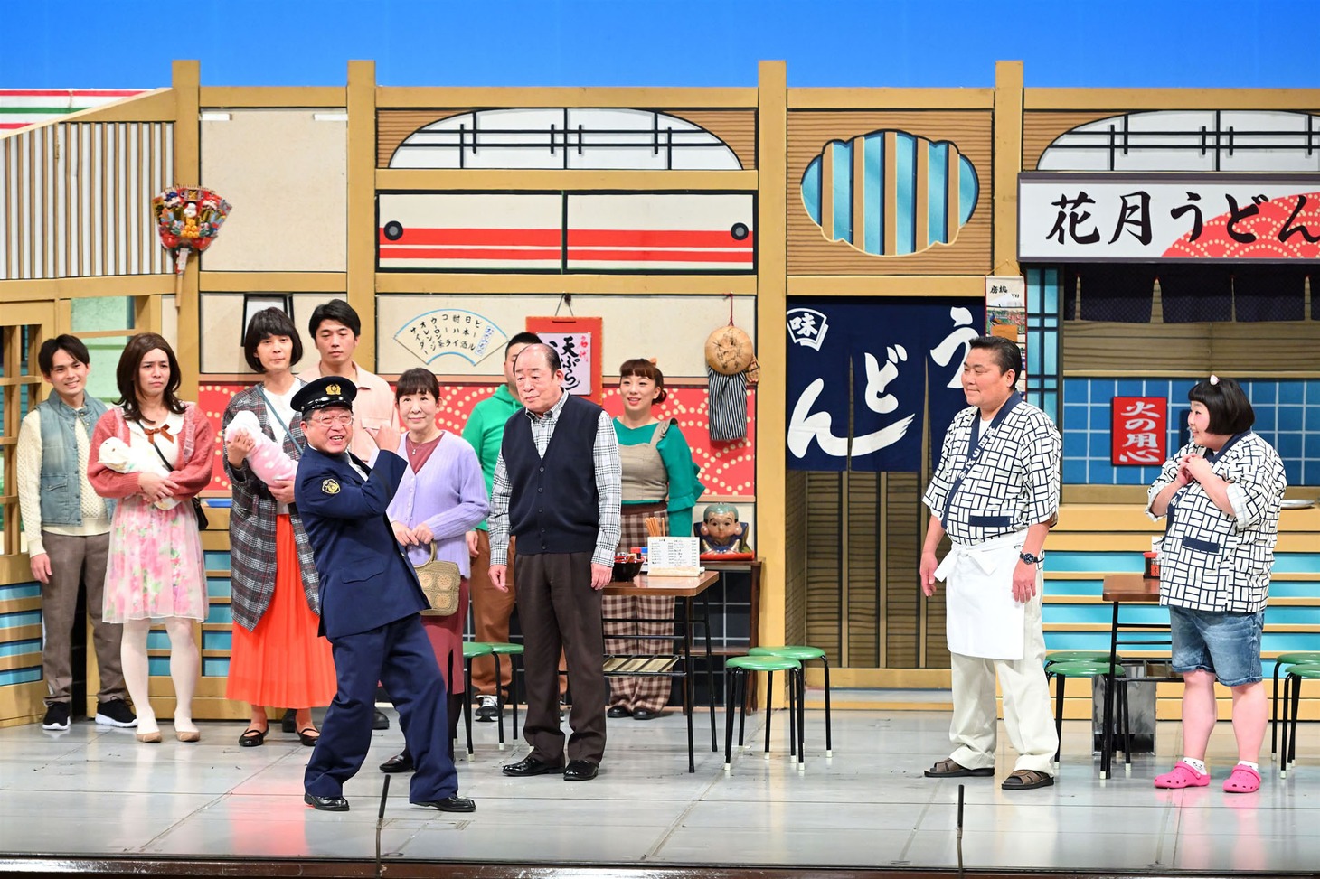 「幸せやねん！」と「よしもと新喜劇」のコラボの様子。