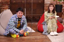 （左から）NON STYLE井上、浅川梨奈。(c)ABCテレビ