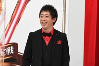 会見のMCを務めたさらば青春の光・森田。