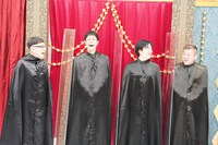 「鼻くそ食べちゃうモノマネ選手権」に挑戦する（左から）イジリー岡田、ラパルフェ都留、イチキップリン、古賀シュウ。