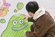 「みんなでけしケシ！『巨大消しゴムはんこアート大作戦』」の様子。