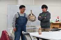 ジョージアのCM「あたためられた芸人」編のスピンオフ動画より。