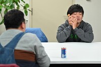 ジョージアのCM「あたためられた芸人」編のスピンオフ動画より。