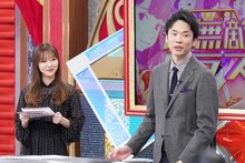 左から指原莉乃、かまいたち濱家。(c)日本テレビ