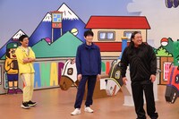 （左から）博多華丸・大吉、ロバート秋山。(c)関西テレビ