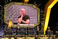 松本人志とBブロックの出場者たち。(c)フジテレビ