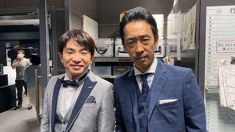 「ムショぼけ」に出演するよゐこ濱口（左）と主演・北村有起哉（右）。