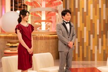 よゐこ濱口がテレビ番組の司会者役で出演する「ムショぼけ」第9話より。