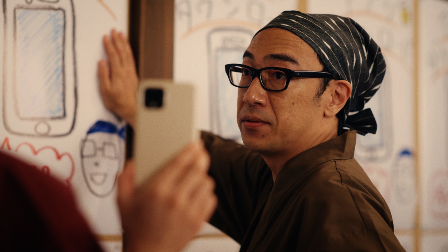 WebCM「角田店主のポスター」編より。