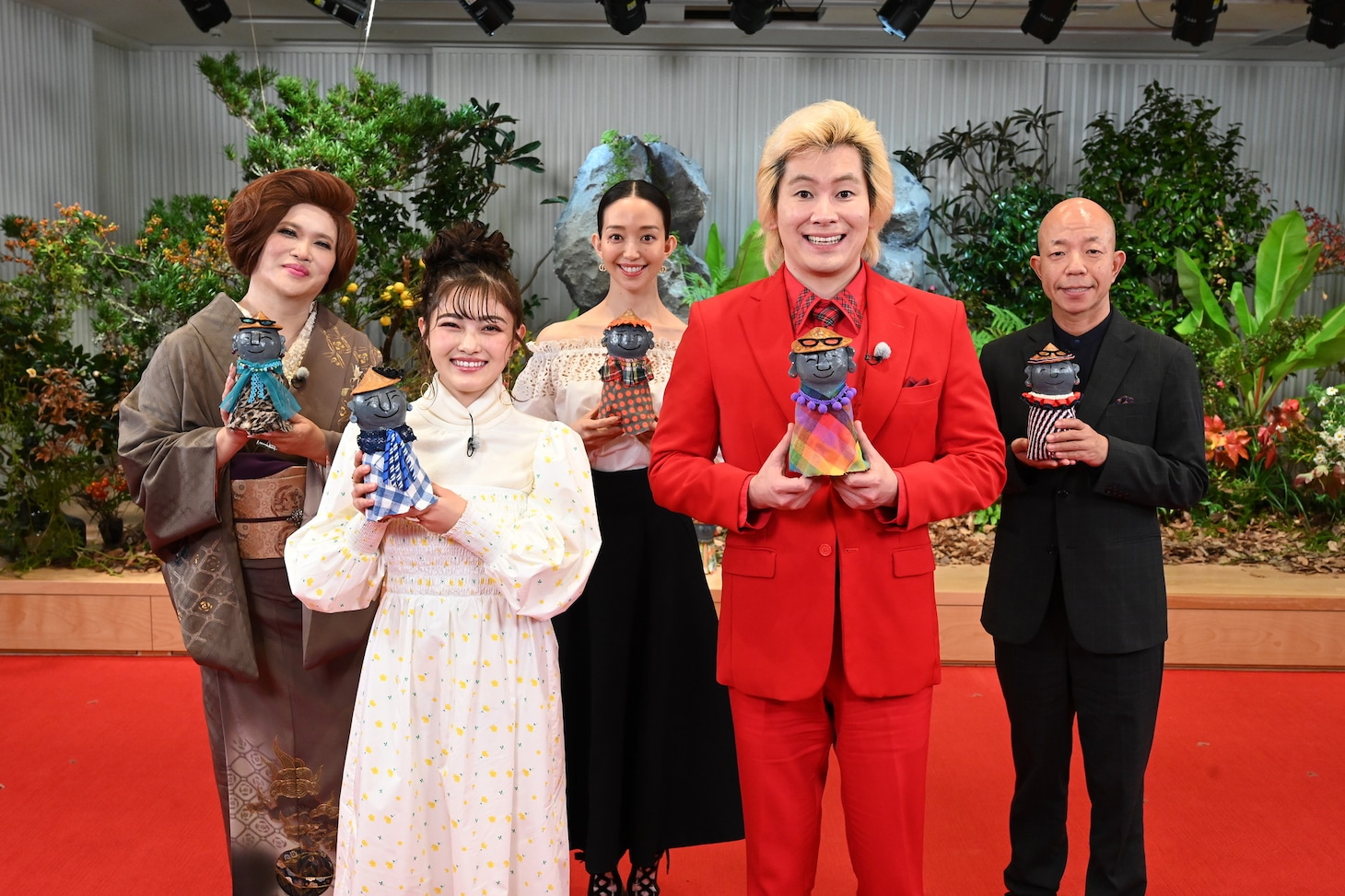 「おジゾク様がゾクゾク！～ようこそ持続できちゃう世界へ～」の出演者たち。(c)RKB