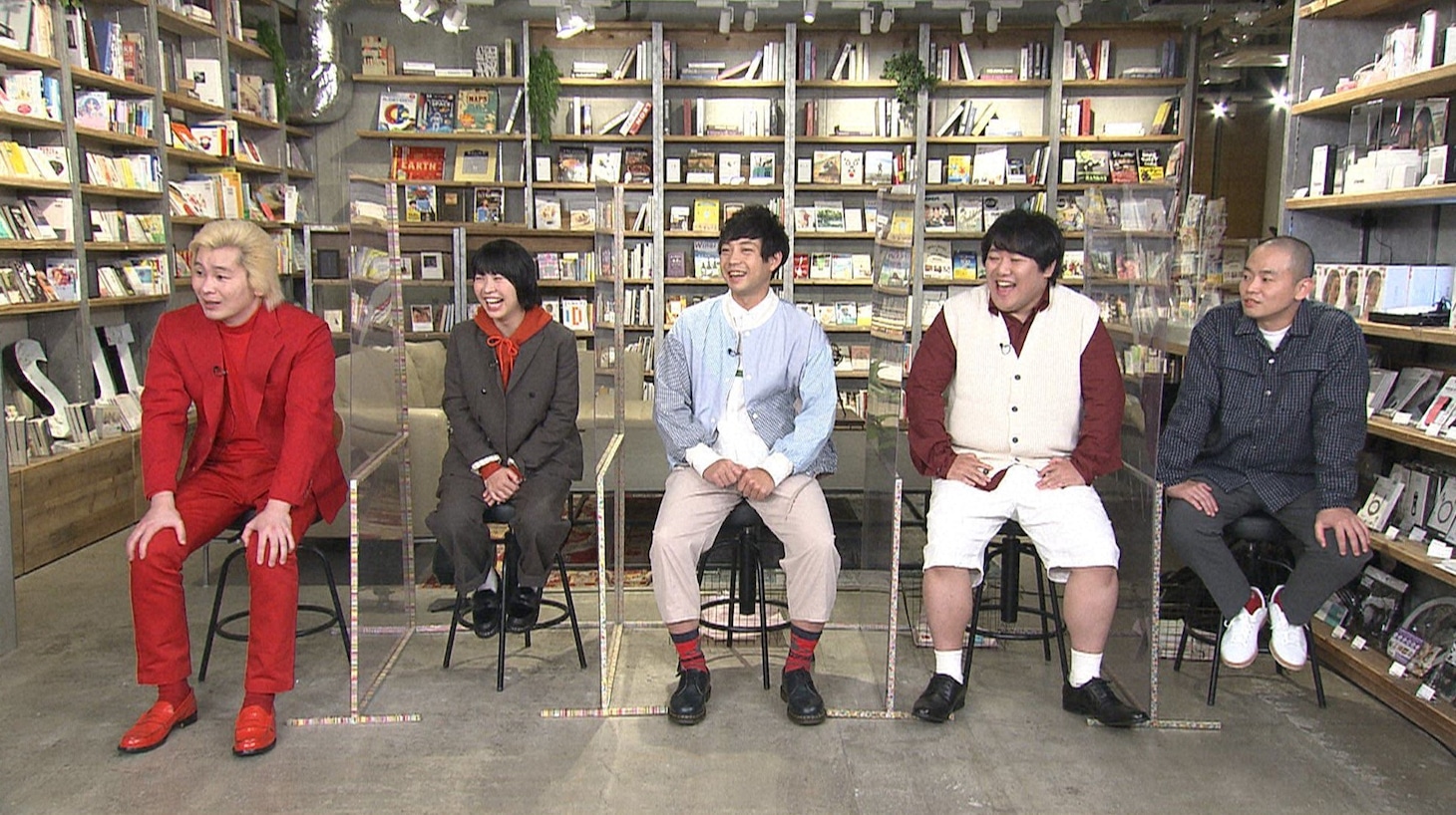 「アメトーーク！」に「読書芸人」として出演する（左から）メイプル超合金カズレーザー、Aマッソ加納、ティモンディ前田、ラランド・ニシダ、ゾフィー上田。(c)テレビ朝日