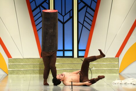 「第10回ytv漫才新人賞決定戦」で優勝した隣人のネタ披露。