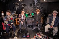 クリープハイプ。撮影場所はライブハウス下北沢DaisyBar。