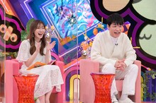 指原莉乃（左）、麒麟・川島（右）。