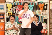 空気階段とペナルティ・ワッキー（中央）。(c)フジテレビ