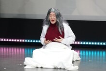 「デロリ・杏（あん）」に扮する、インポッシブルえいじ。