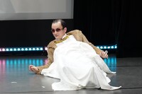 「セレビィー喜多見」に扮する、ななまがり森下。