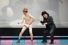 モダンタイムスとしみつと、古畑任三郎に扮するハリウッドザコシショウ。