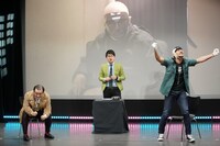 「伊藤カイジ」こと、こりゃめでてーな伊藤（右）が「ラッキーセブンパスタ」で、ななまがり森下（左）に勝利したワンシーン。