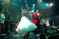 「The Biscats TOUR 2021 ～Sweet Jukebox～」東京公演より。（撮影：山田久美子）