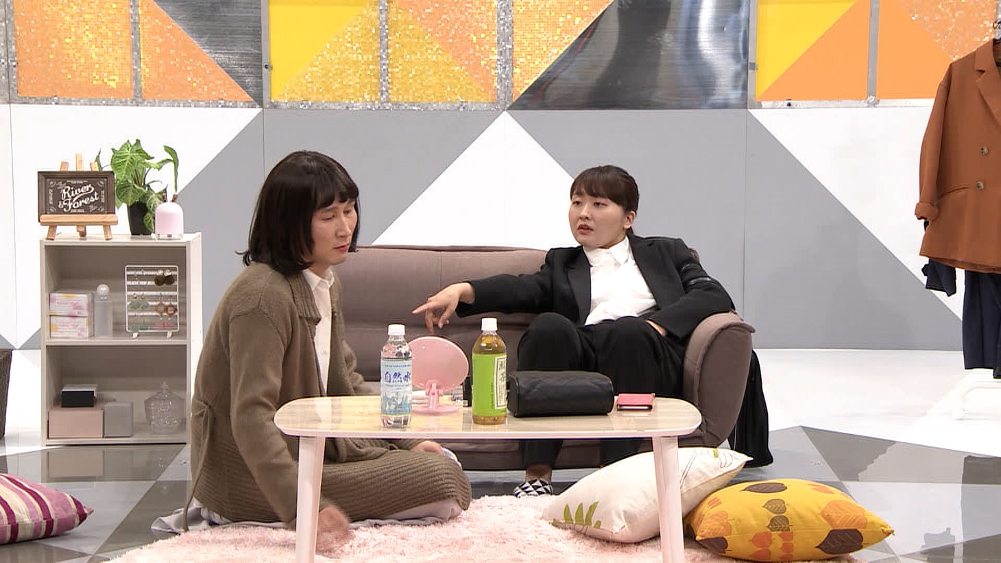 左からシソンヌじろう、吉住。(c)日本テレビ