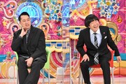 MC側ゲストのバナナマン設楽と蛍原徹。(c)テレビ朝日