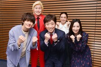 「じわじわくる映像アワード2021」の出演者たち。(c)日本テレビ