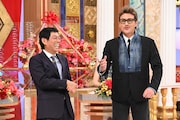 左から明石家さんま、新庄剛志。(c)日本テレビ