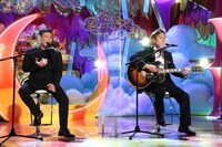 ココリコ遠藤＆狩野英孝 (c)フジテレビ