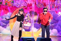 加藤礼愛＆とろサーモン久保田 (c)フジテレビ