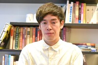 “ちょっとだけ変な顔”を披露するヤマト。