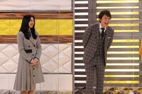 富田鈴花と千原ジュニア。(c)関西テレビ