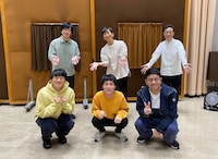 東京03（後列）とミキ亜生、蓮見翔、ミキ昴生（前列左から）。