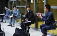 千鳥、内村光良、スピードワゴン井戸田（左から）。