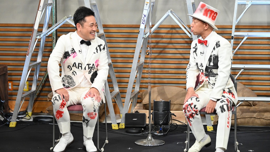 くりぃむしちゅー有田とバイきんぐ小峠。(c)TBS