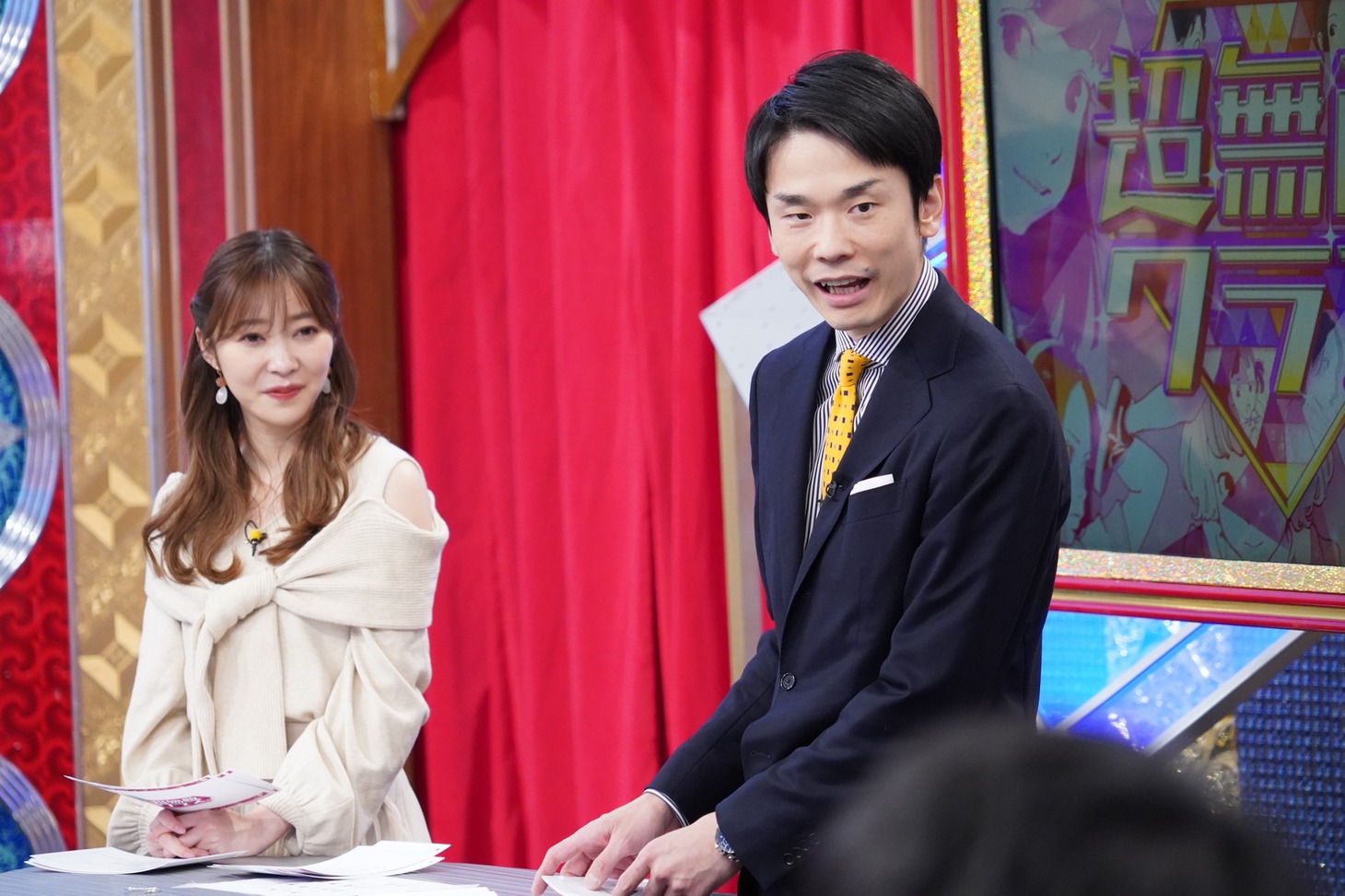 左から指原莉乃、かまいたち濱家。(c)日本テレビ