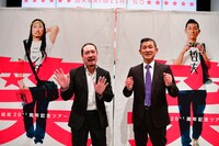 全国ツアー「笑い飯の漫才天国」を完走した笑い飯。