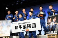 動きを合わせる一同。