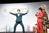 シンキングタイムの音楽に合わせて動くぺこぱシュウペイ（左）と、それを見逃さないぺこぱ松陰寺（右）。